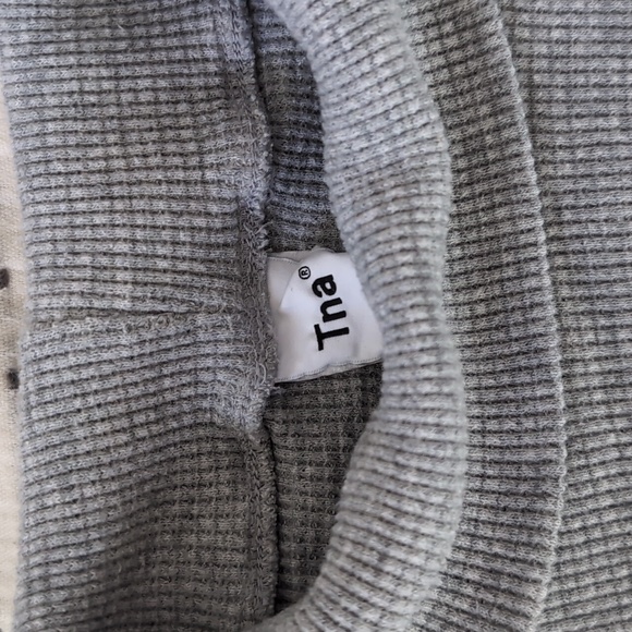 Aritzia Cropped Gray Waffle Top - Picture 2 of 6